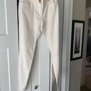 Chaus sport size 6 white lightweight jean.